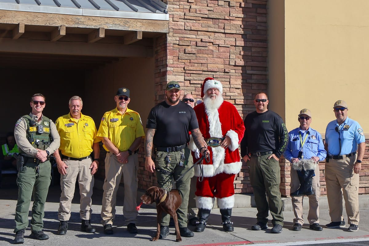 Comstock Sheriffs Bring Cheer to Children this Holiday Season